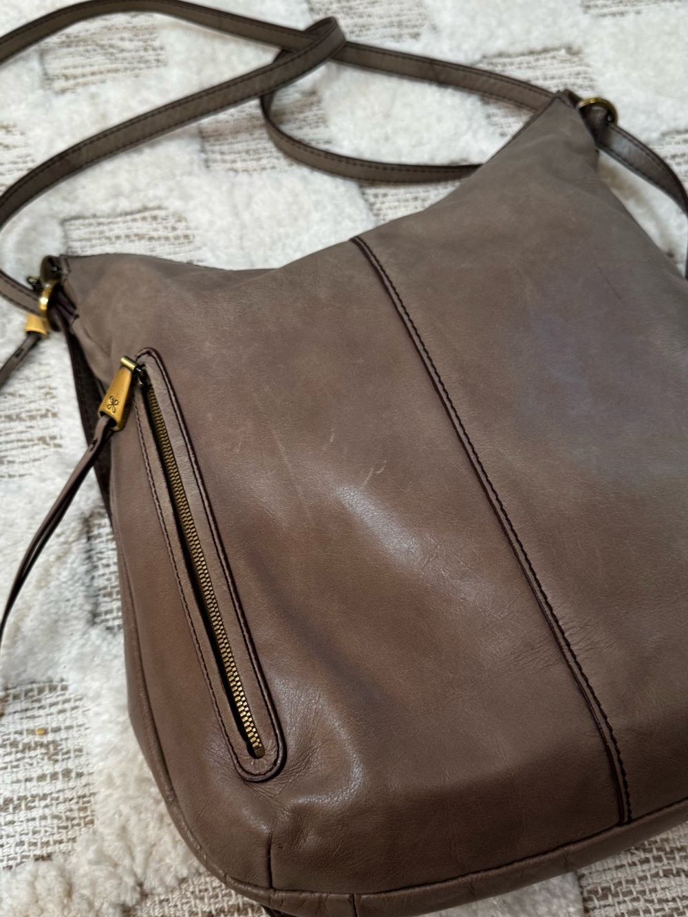 HOBO Taupe Genuine Leather Crossbody Hobo Bag Adjustable Strap Boho Purse - Picture 3 of 10